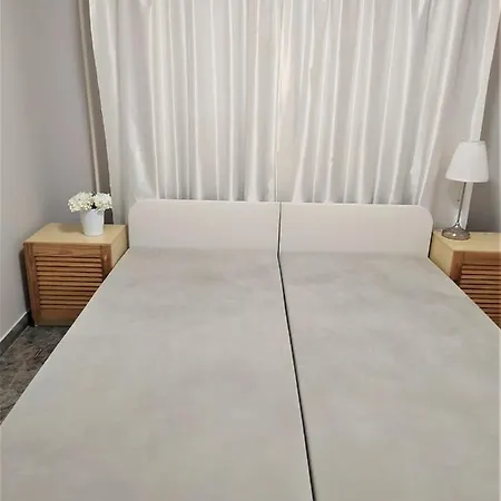 Indira Vendeghaz Apartment *