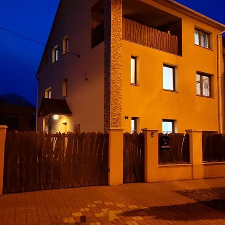 Indira Vendeghaz Apartment Nyíregyháza