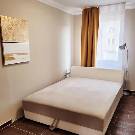 Indira Vendeghaz Apartment *