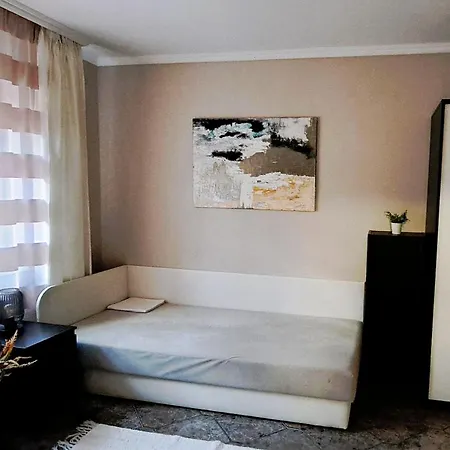 Indira Vendeghaz Apartment