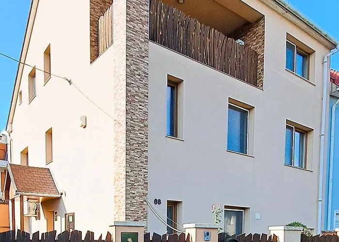 Indira Vendeghaz * Nyíregyháza